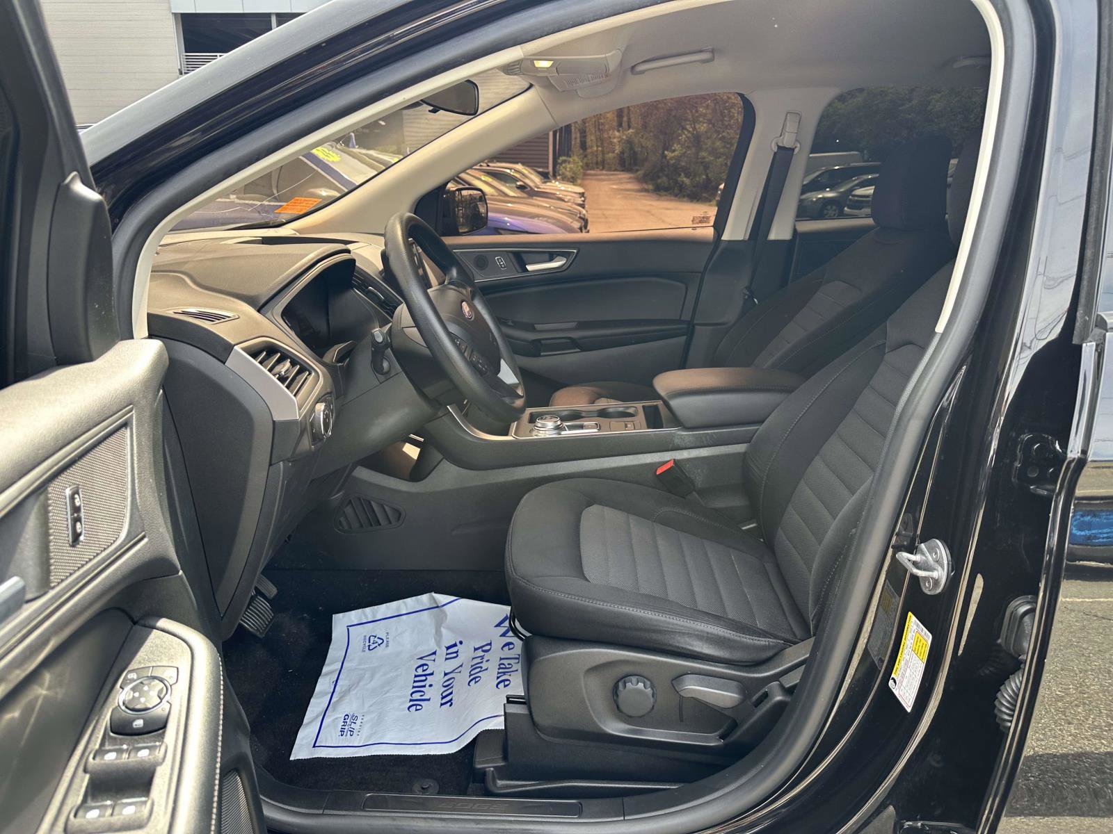 Certified 2023 Ford Edge SE w/ Black Appearance Package AWD/4WD image 17
