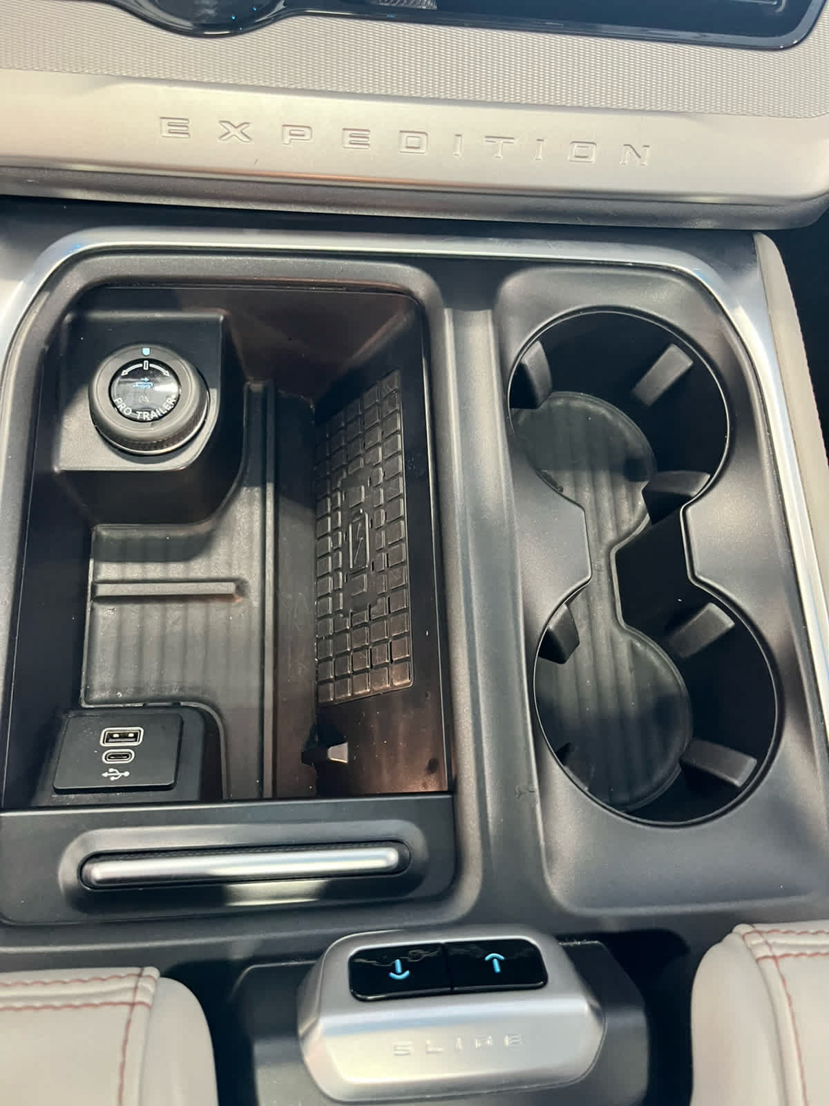 Certified 2025 Ford Expedition Active AWD/4WD image 32