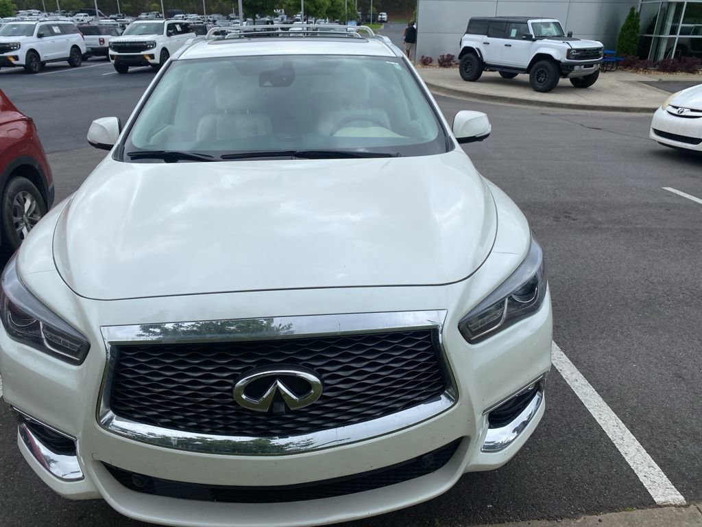 Used 2019 INFINITI QX60 Luxe w/ Sensory Package FWD image 2