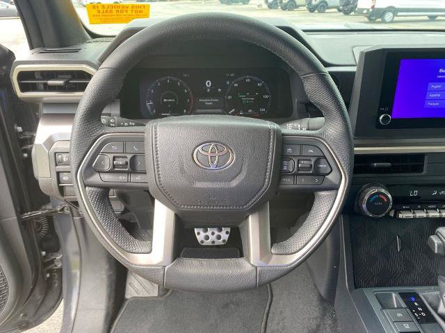 Used 2025 Toyota Tacoma TRD Sport AWD/4WD image 18