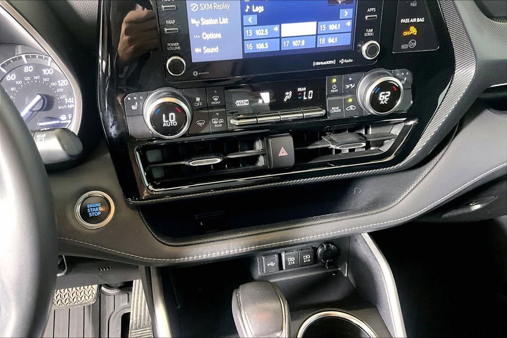 Used 2021 Toyota Highlander XSE FWD image 25