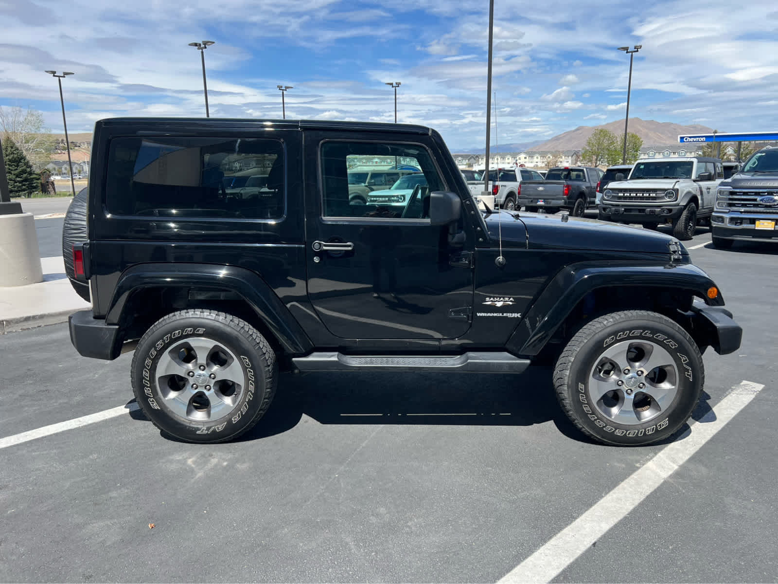 Used 2018 Jeep Wrangler Sahara w/ Connectivity Group AWD/4WD image 9