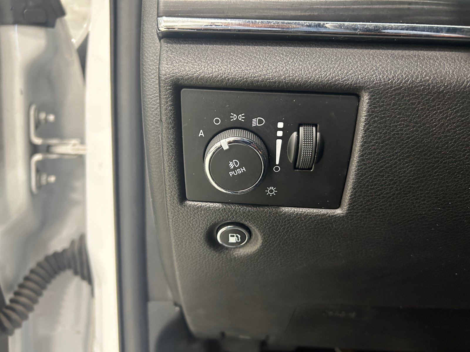 Used 2020 Jeep Grand Cherokee Limited RWD image 15