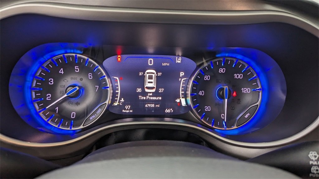 Used 2024 Chrysler Pacifica Touring-L image 22