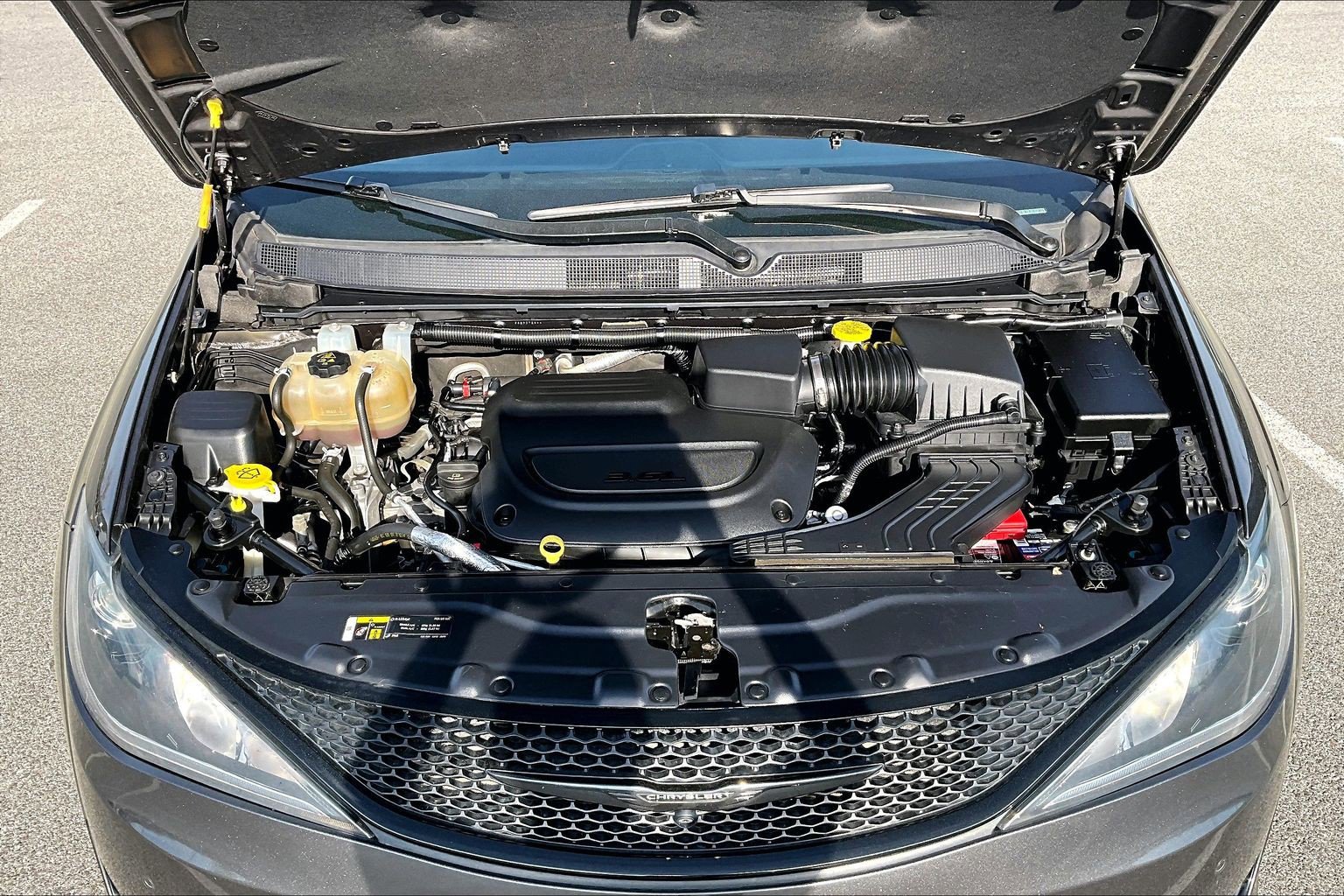 Used 2019 Chrysler Pacifica Touring-L Plus w/ Advanced Safetytec Group FWD image 31