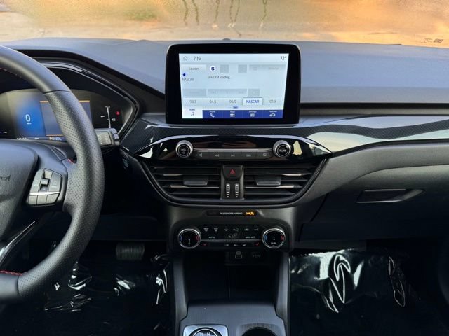 Certified 2025 Ford Escape ST-Line Select AWD/4WD image 2
