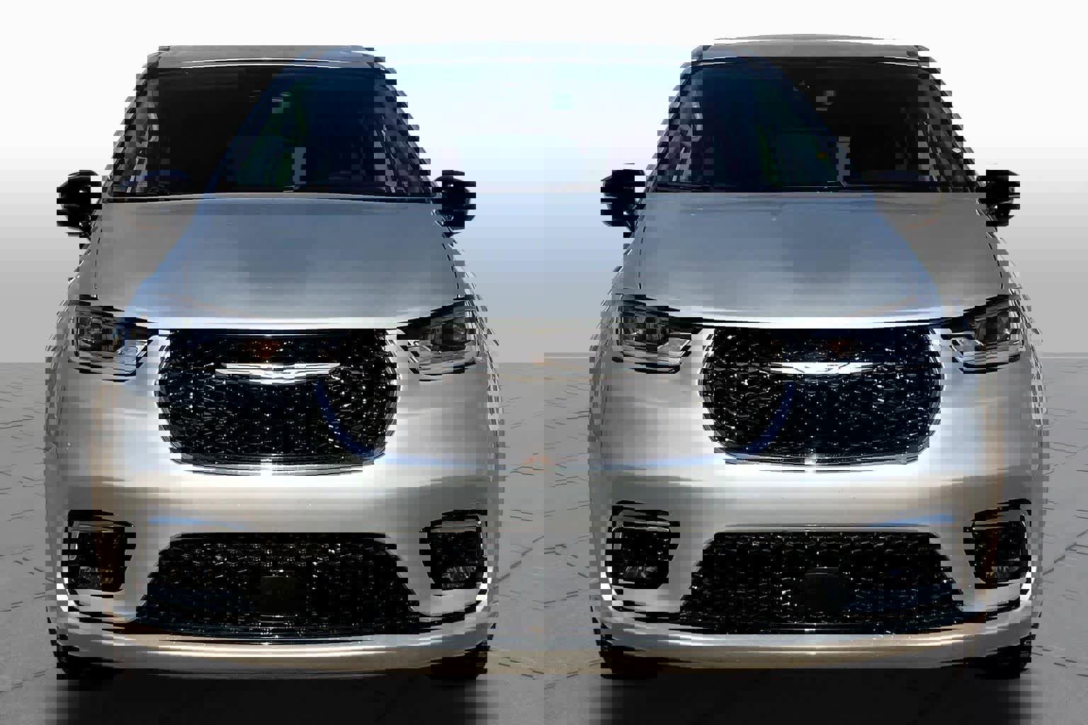 Used 2024 Chrysler Pacifica Touring-L image 6