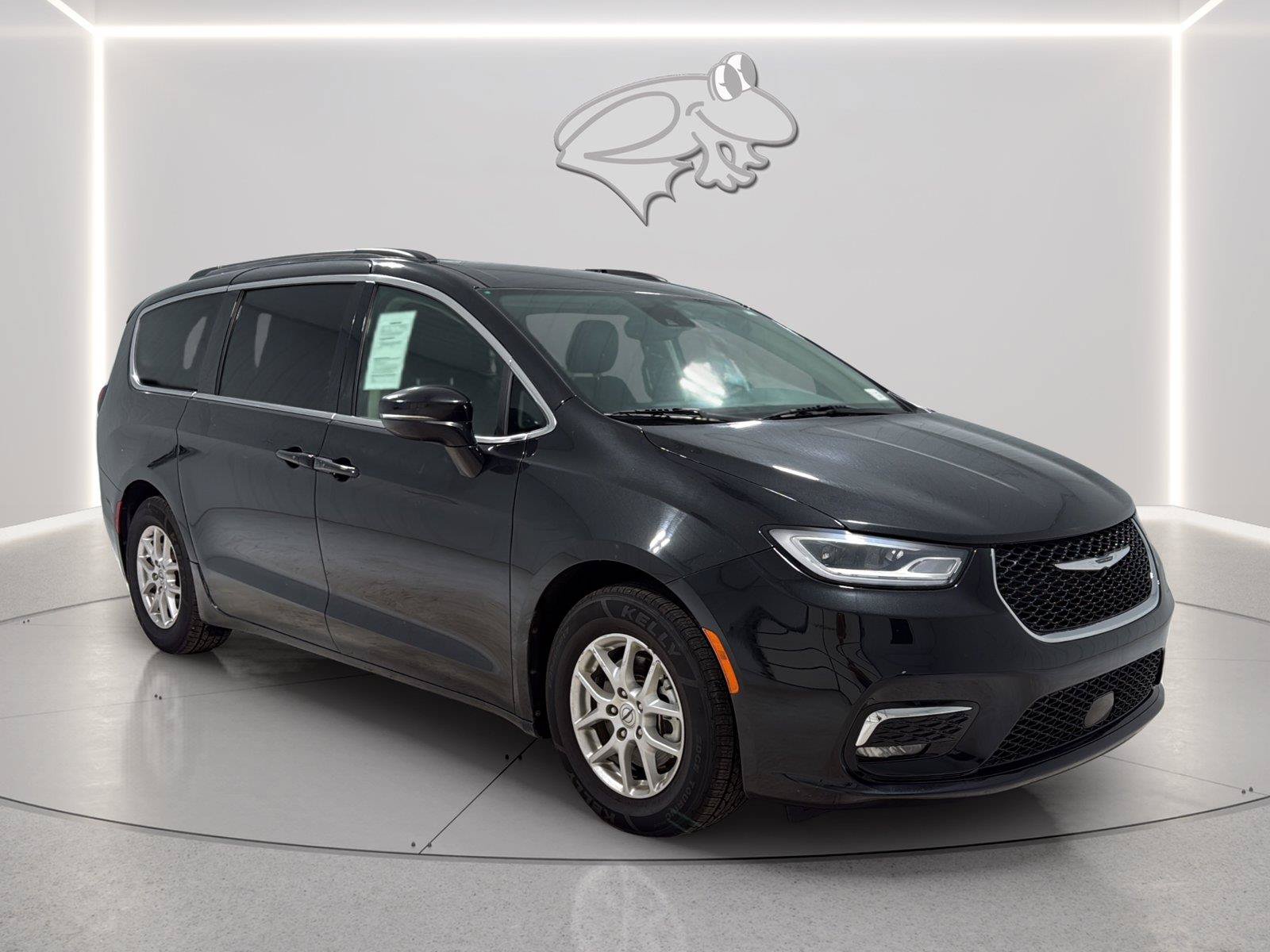 Used 2022 Chrysler Pacifica Touring-L FWD image 7