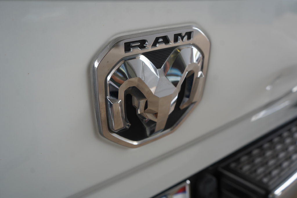 Used 2022 RAM 3500 Tradesman w/ Chrome Appearance Group AWD/4WD image 6