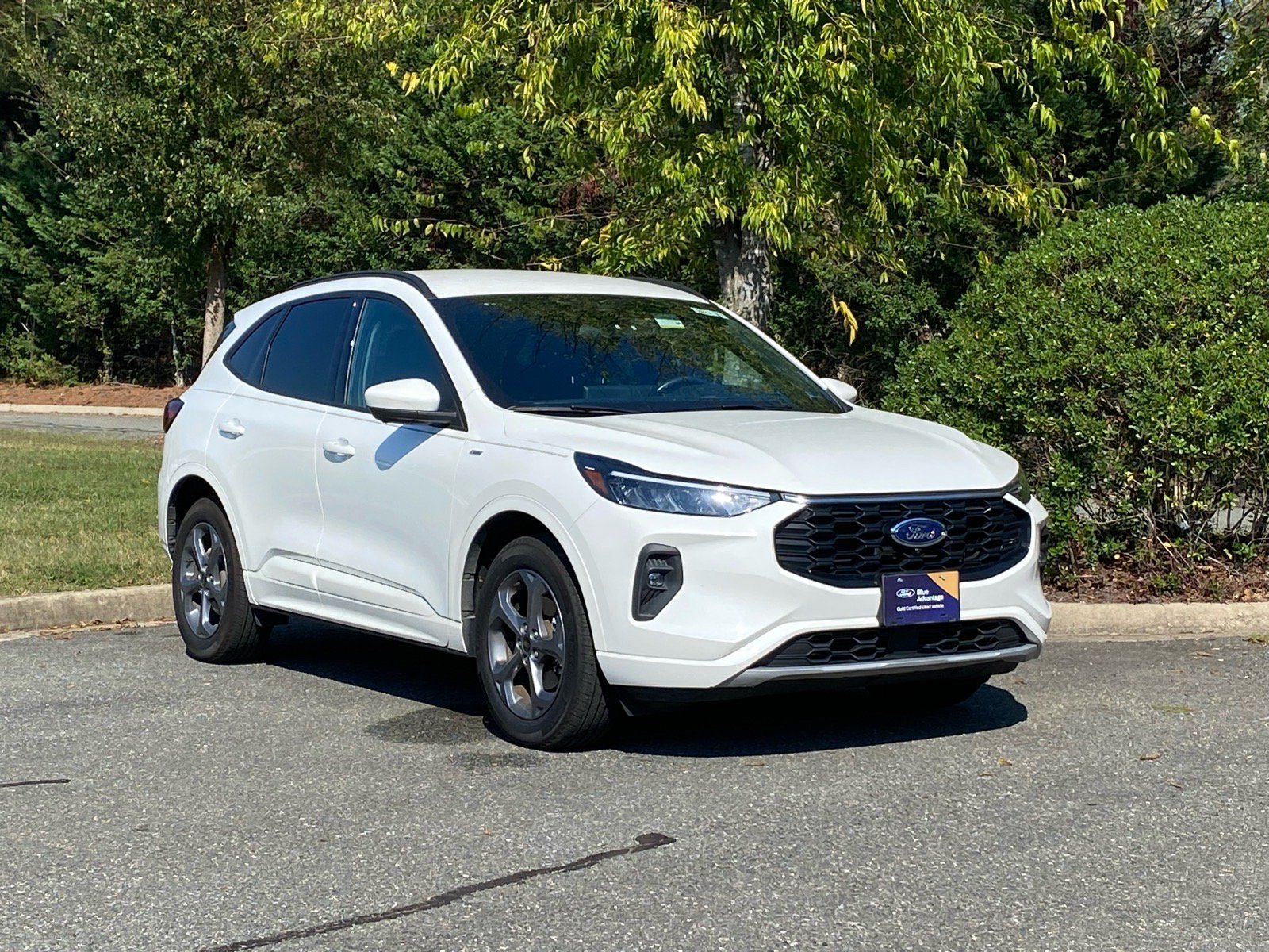 Certified 2023 Ford Escape ST-Line Select w/ Tech Pack #2 AWD/4WD image 2