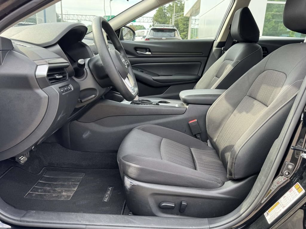 Used 2025 Nissan Altima 2.5 SV FWD image 21