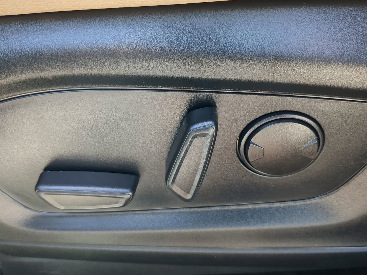 Certified 2021 Ford Explorer XLT RWD image 28