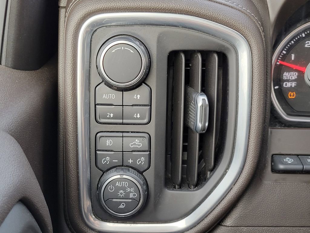 Used 2019 Chevrolet Silverado 1500 LTZ image 28