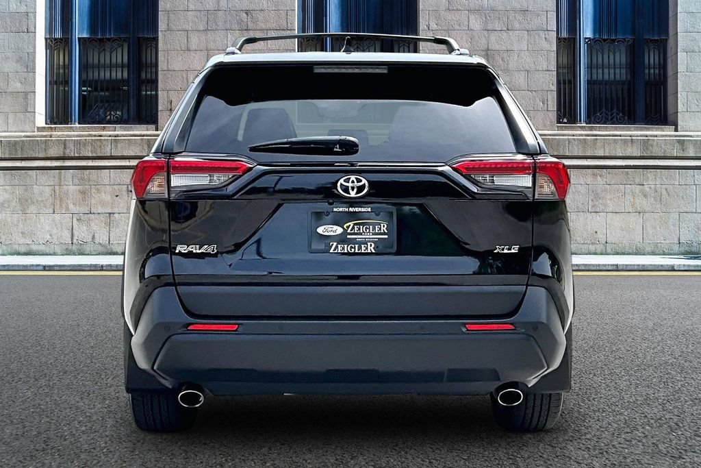 Used 2023 Toyota RAV4 XLE Premium FWD image 4
