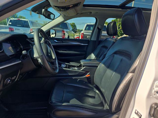 Used 2023 Jeep Grand Cherokee Limited AWD/4WD image 23