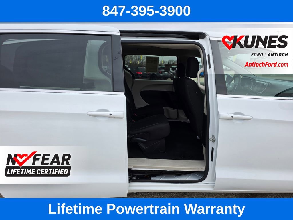 Used 2022 Chrysler Voyager LX FWD image 29
