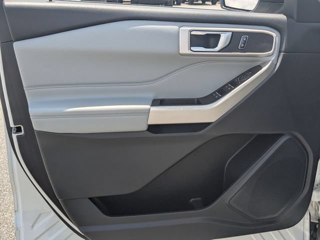 Certified 2021 Ford Explorer XLT w/ Equipment Group 202A RWD image 9