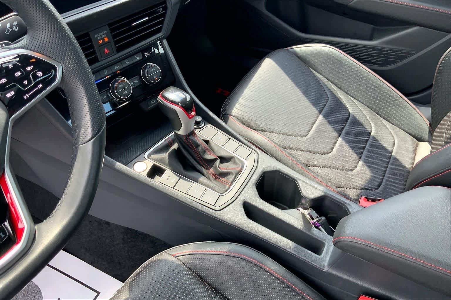 Used 2024 Volkswagen Jetta GLI Autobahn FWD image 16