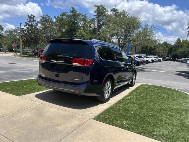 Used 2020 Chrysler Pacifica Limited w/ Advanced Safetytec Group FWD image 4