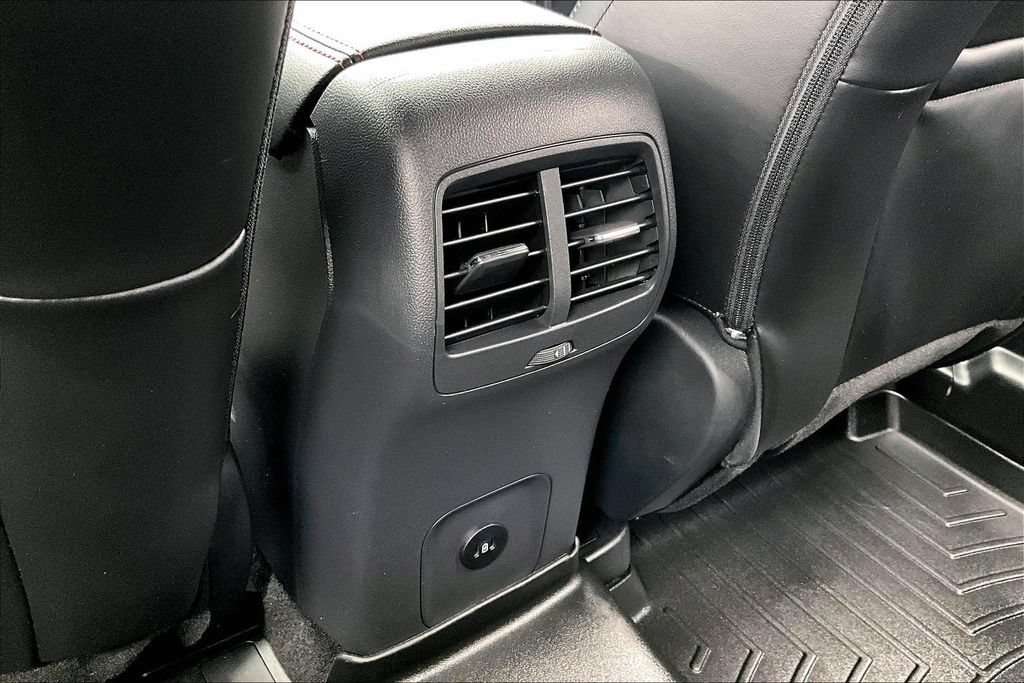 Certified 2025 Ford Escape ST-Line Elite AWD/4WD image 33