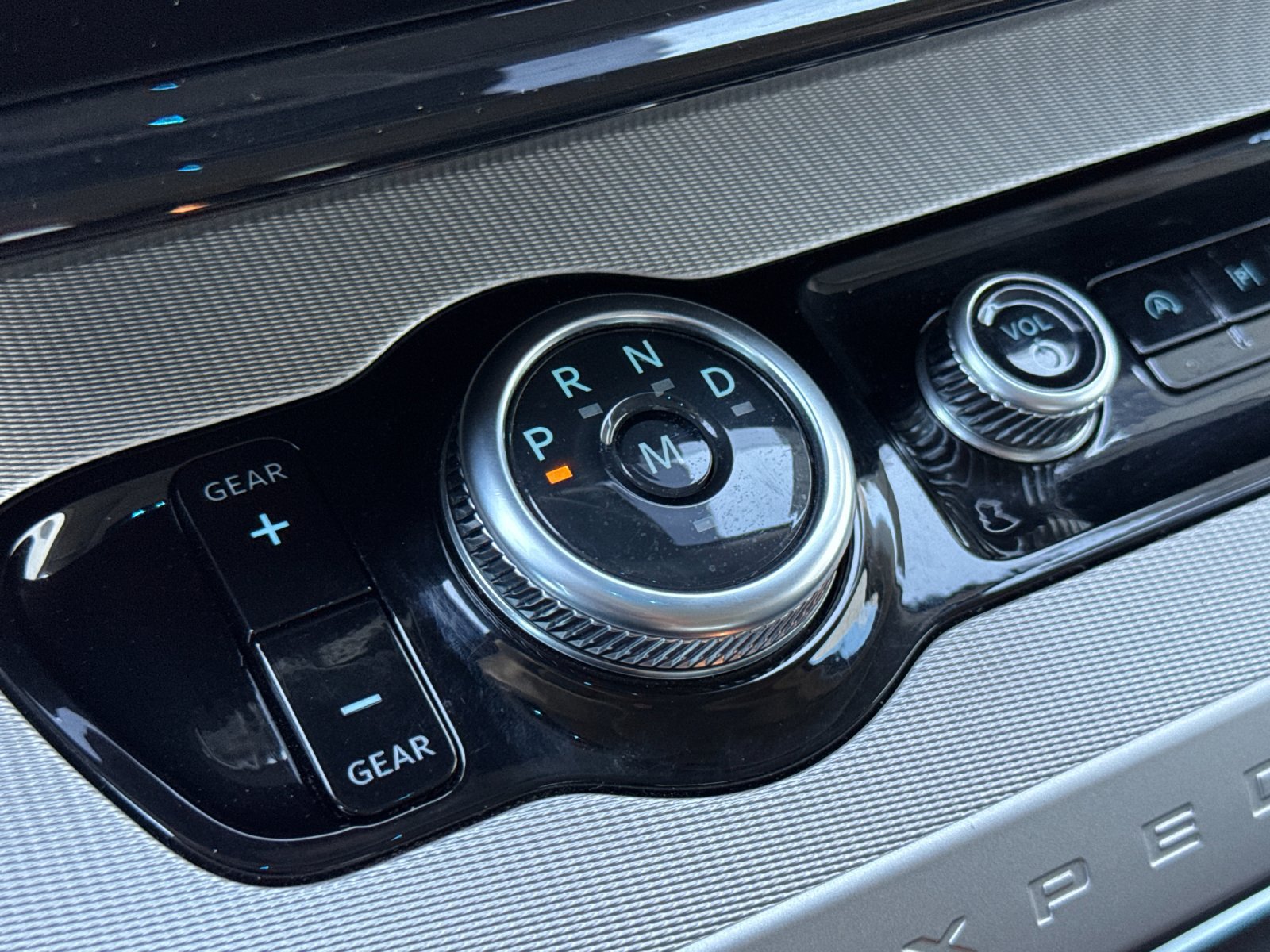 Certified 2025 Ford Expedition Active AWD/4WD image 24