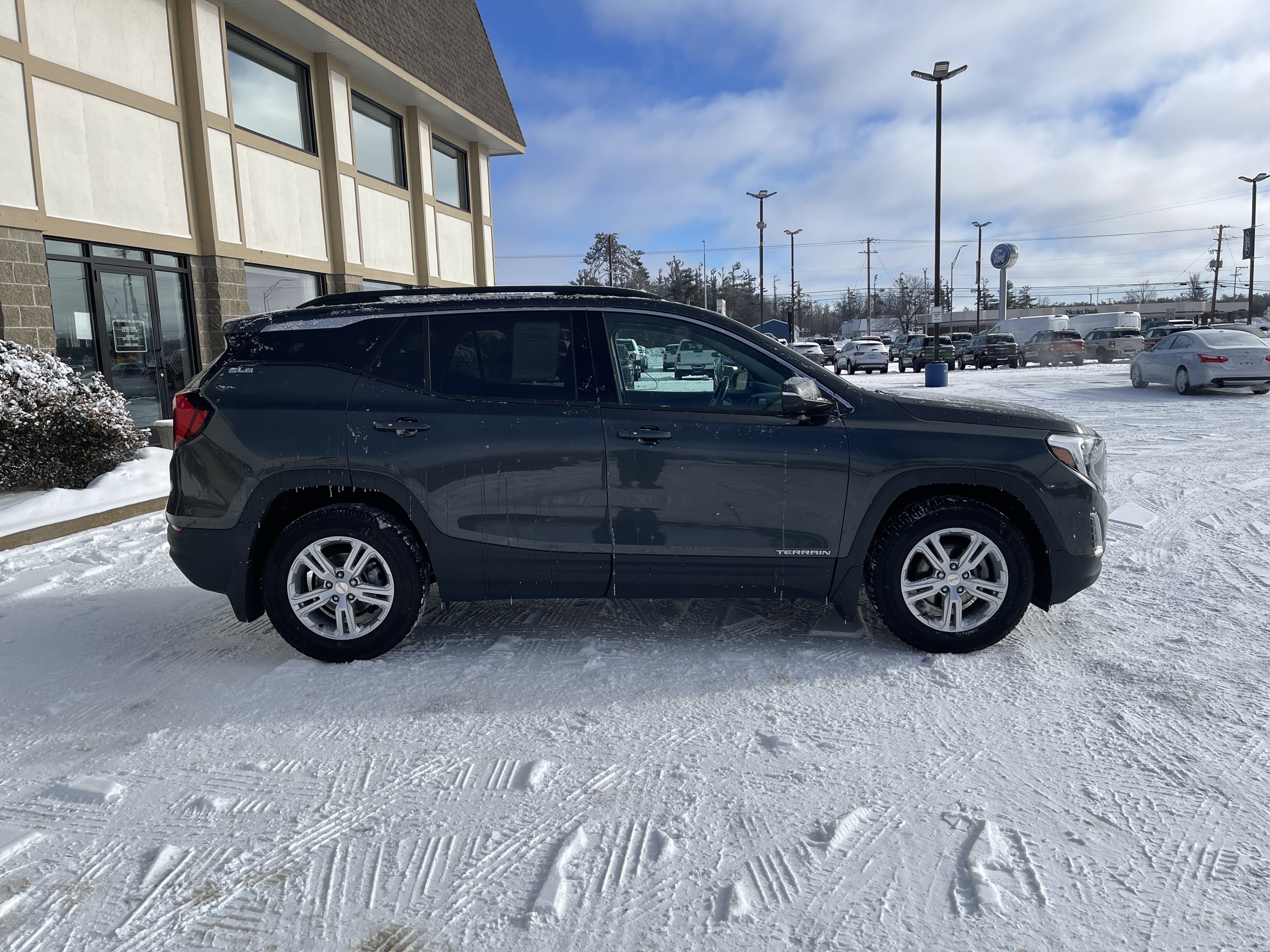 Used 2020 GMC Terrain SLE w/ Driver Convenience Package image 2