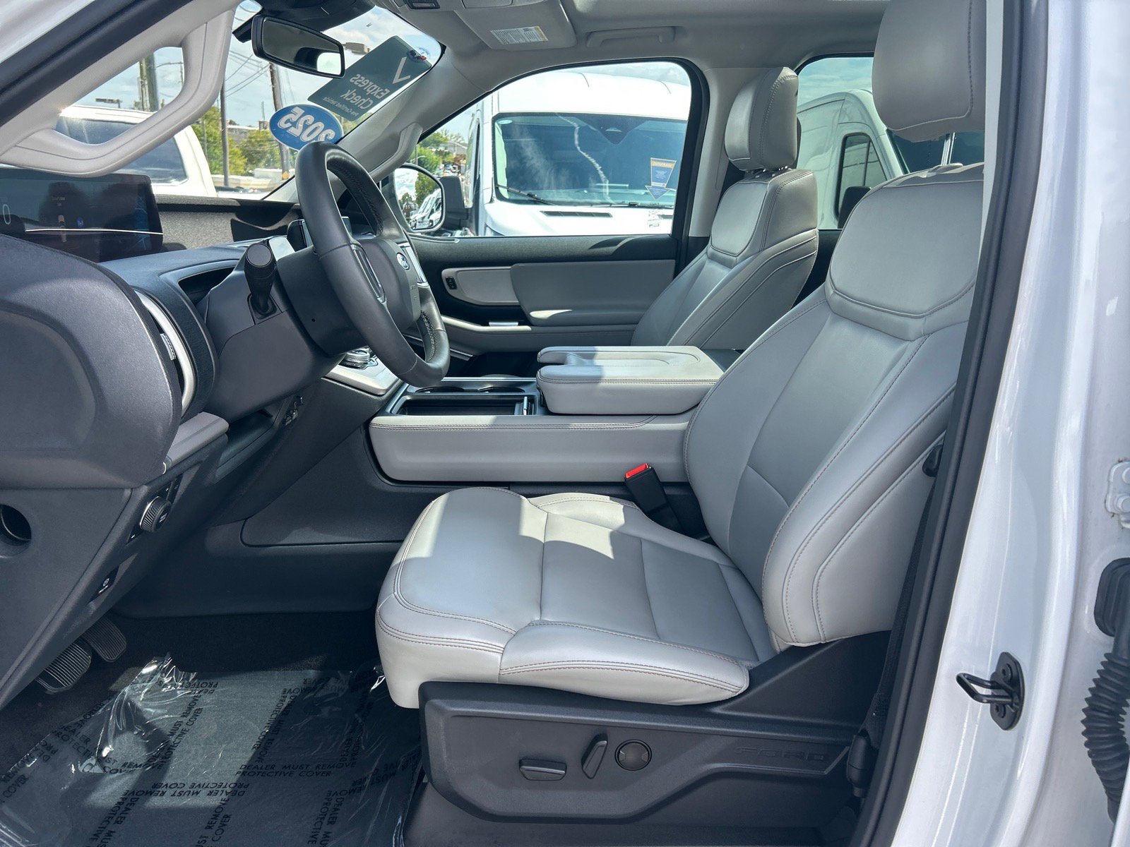 Certified 2025 Ford Expedition Active AWD/4WD image 9