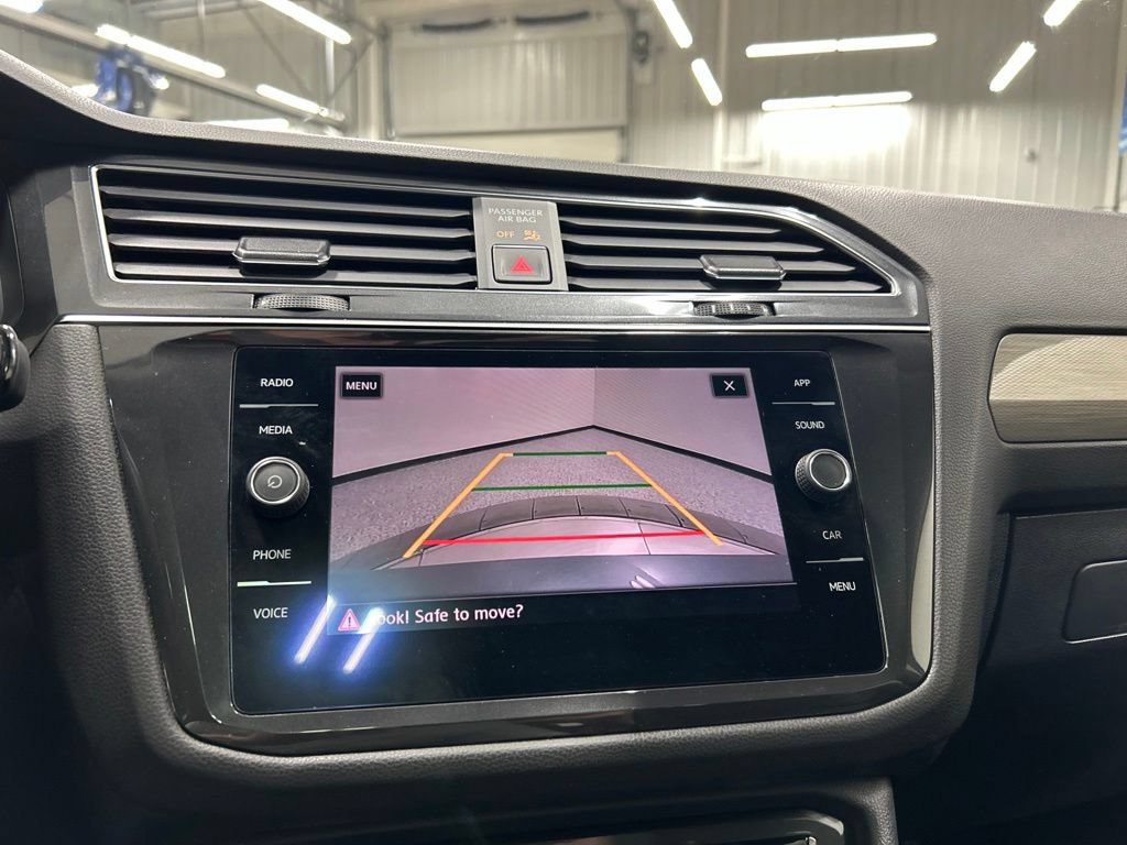 Used 2018 Volkswagen Tiguan SE w/ Panoramic Sunroof Package FWD image 21
