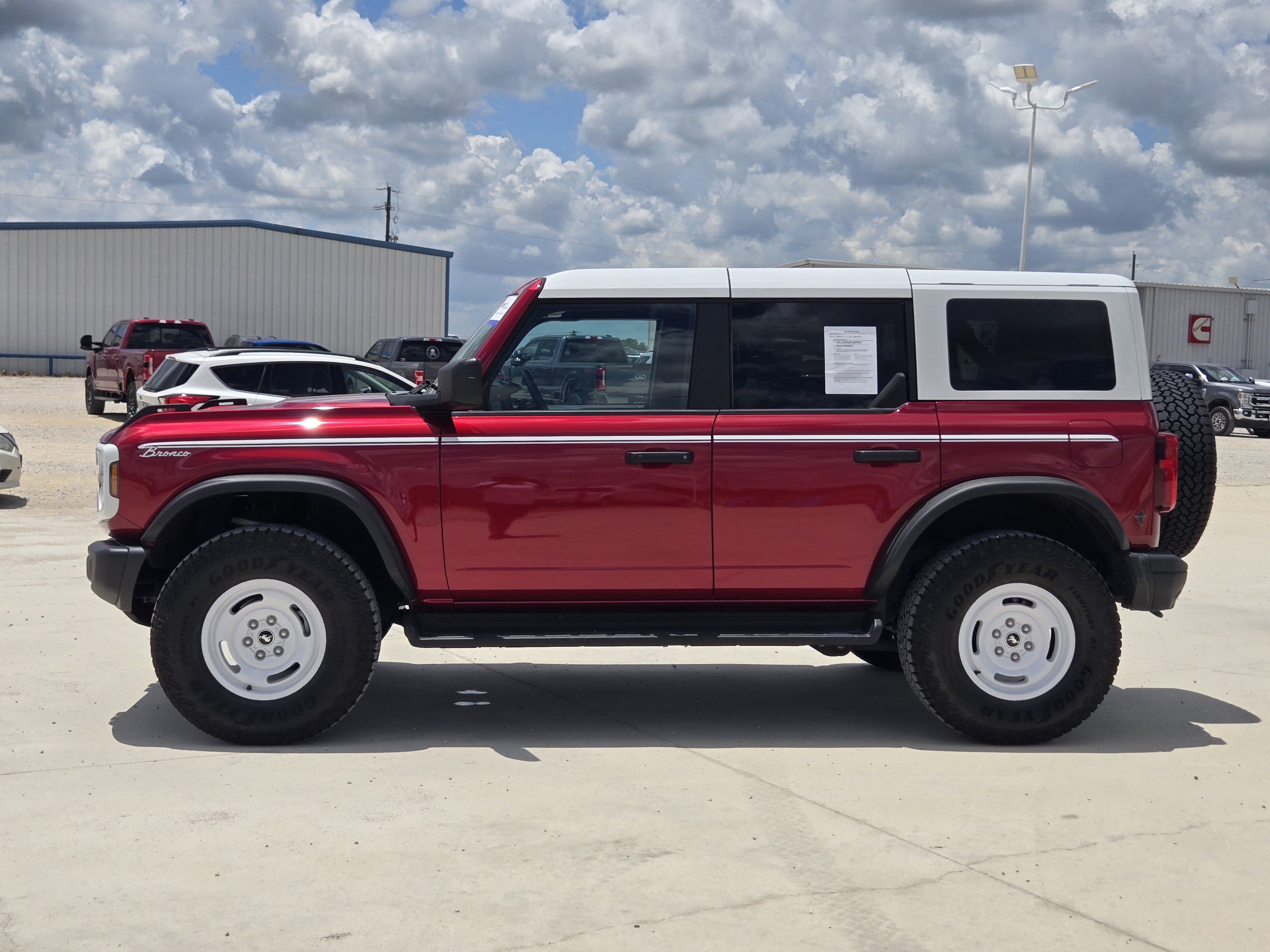 Certified 2025 Ford Bronco Heritage Edition AWD/4WD image 4