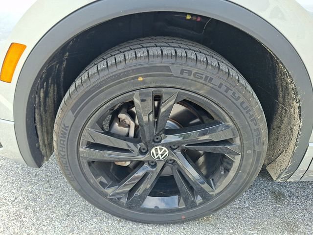 Used 2024 Volkswagen Tiguan SE R-Line AWD/4WD image 4