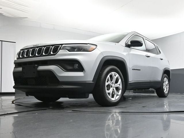 Used 2024 Jeep Compass Latitude AWD/4WD image 29