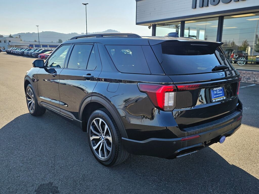Certified 2025 Ford Explorer ST-Line image 8