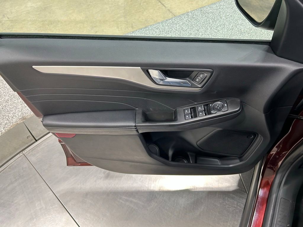 Certified 2021 Ford Escape SE w/ SE Sport Appearance Package AWD/4WD image 15