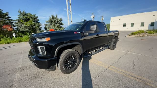 Used 2022 Chevrolet Silverado 2500 LT w/ Midnight Edition AWD/4WD image 5