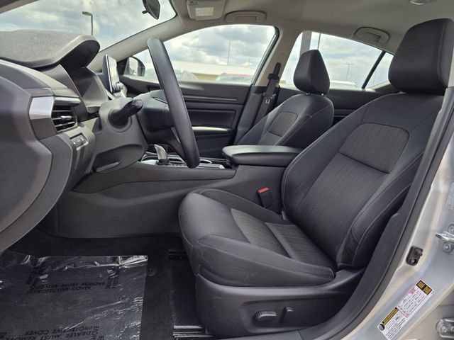 Used 2024 Nissan Altima 2.5 SV FWD image 12