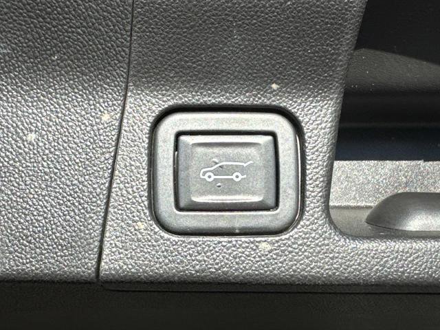 Used 2020 GMC Acadia Denali w/ Technology Package image 13