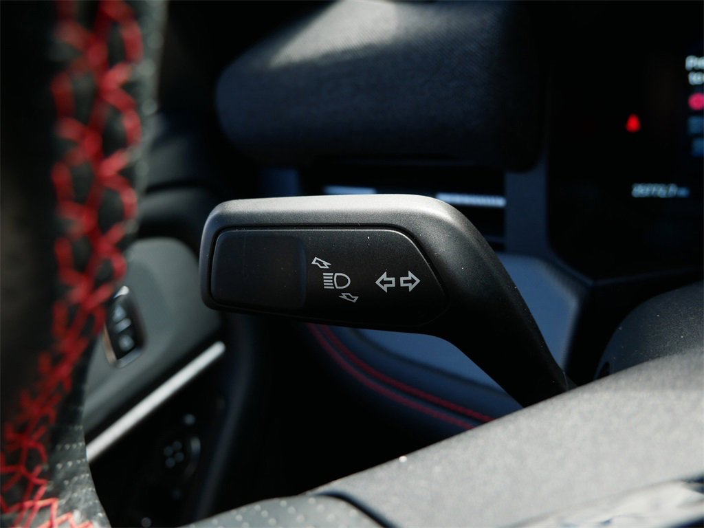 Certified 2025 Ford Explorer ST-Line w/ ST-Line Street Pack image 28