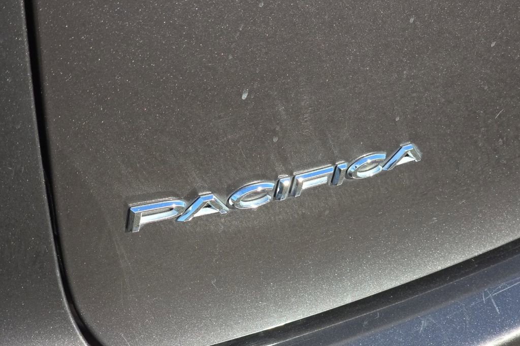 Used 2023 Chrysler Pacifica Limited FWD image 27