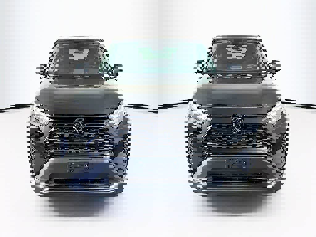 Used 2025 Toyota RAV4 LE image 8