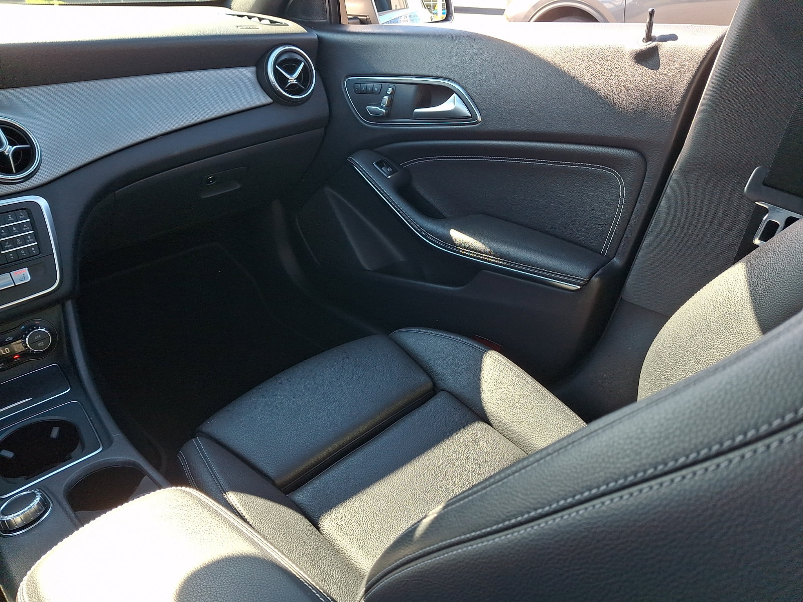Used 2018 Mercedes-Benz CLA 250 4MATIC image 15