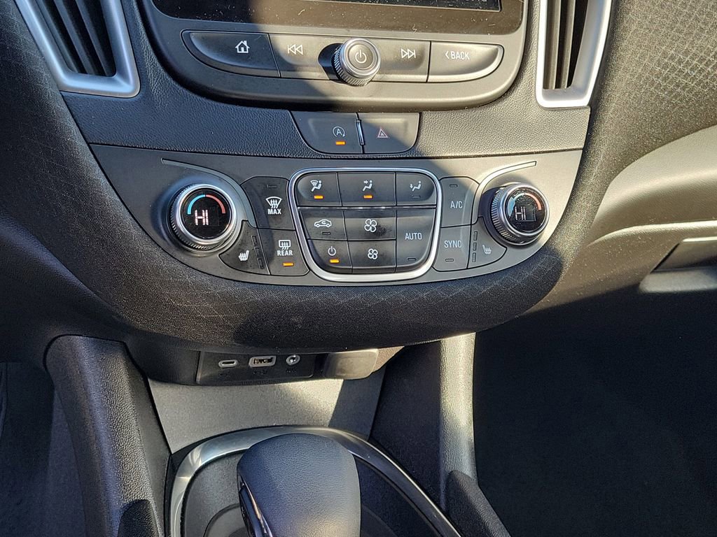 Used 2024 Chevrolet Malibu LT image 28