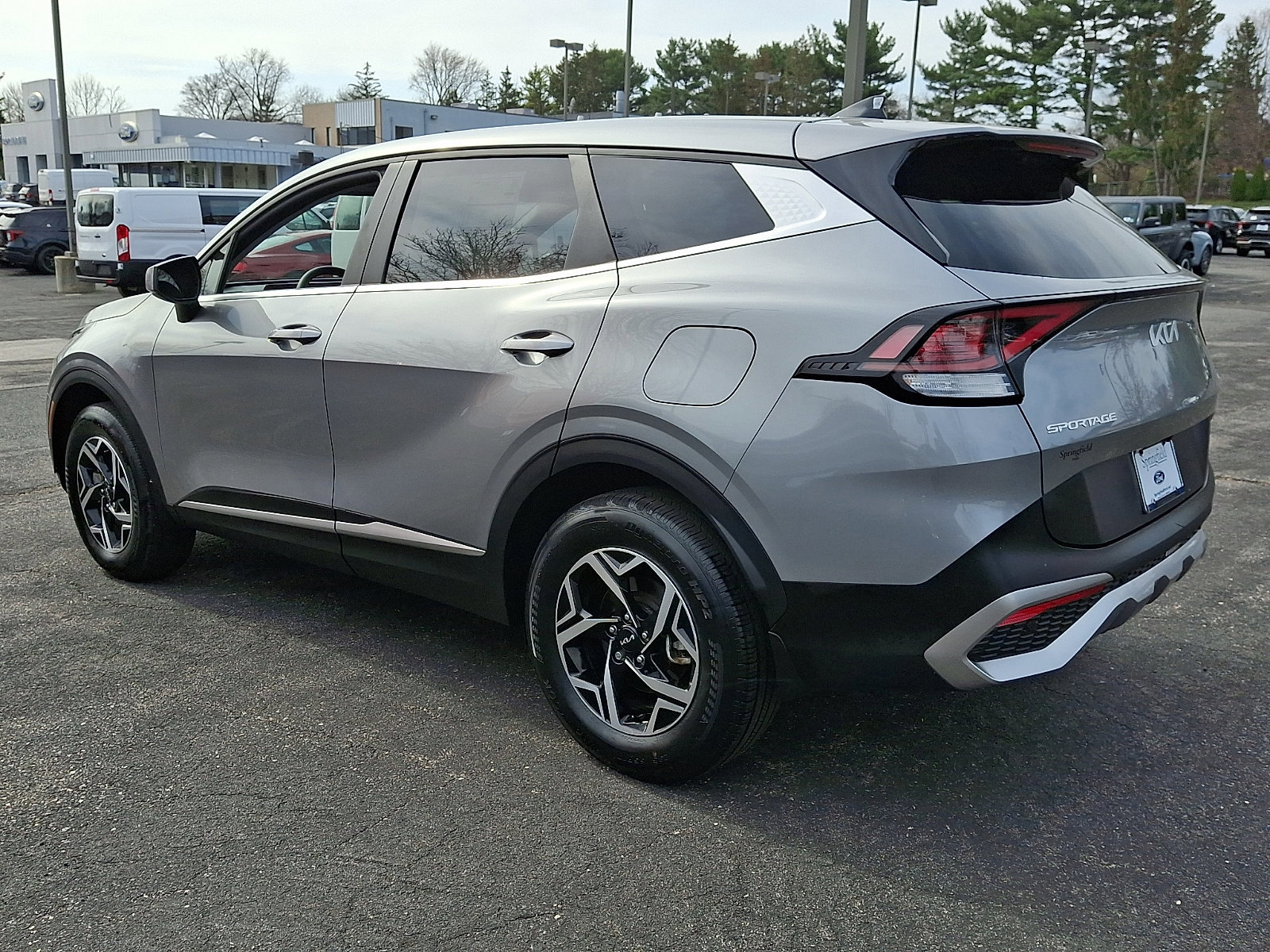 Used 2024 Kia Sportage LX image 2