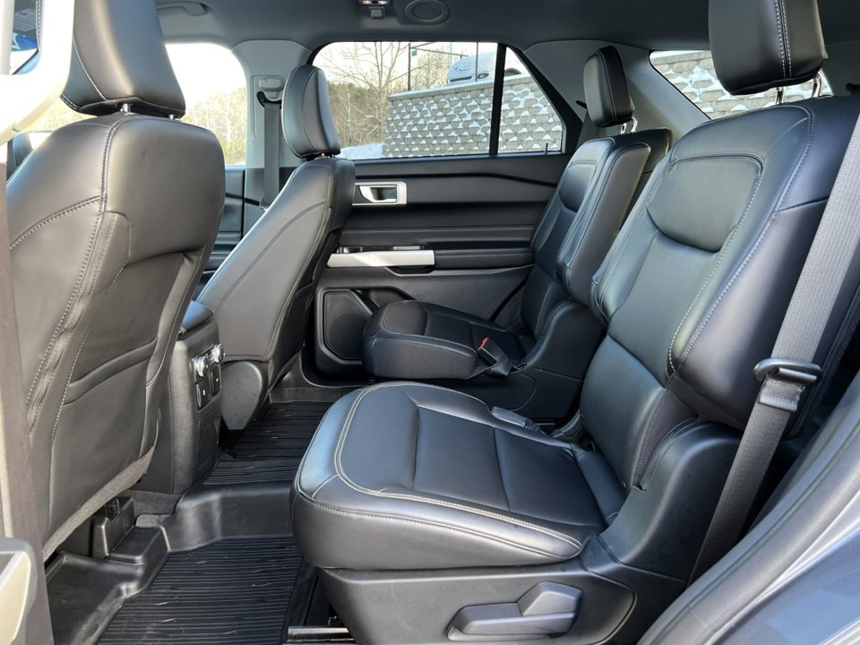 Certified 2022 Ford Explorer XLT w/ Equipment Group 202A image 11