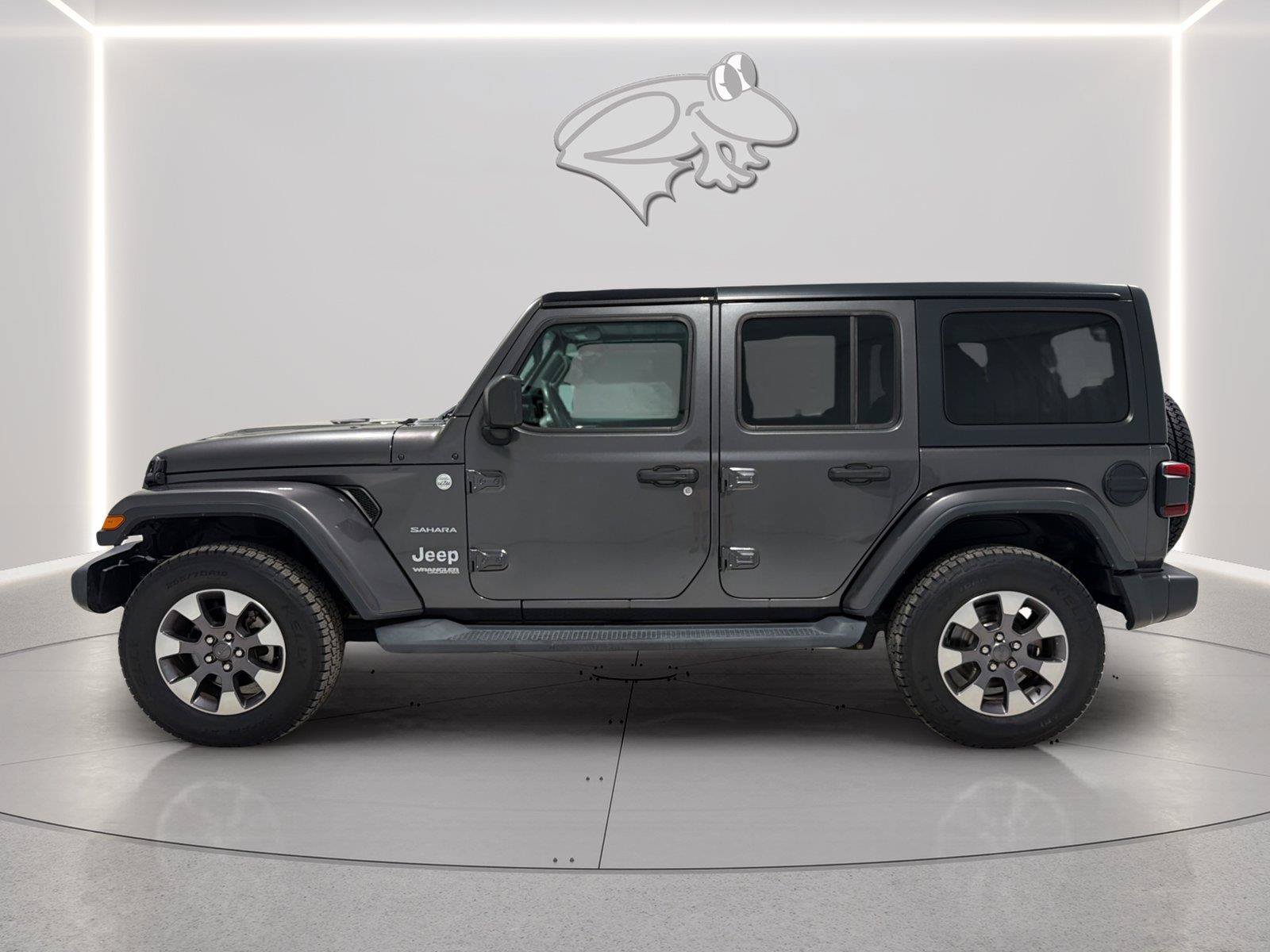 Used 2019 Jeep Wrangler Unlimited Sahara w/ Cold Weather Group AWD/4WD image 2