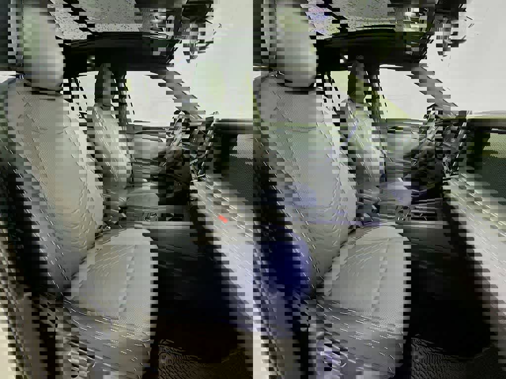 Used 2025 Volkswagen Tiguan SE R-Line image 15