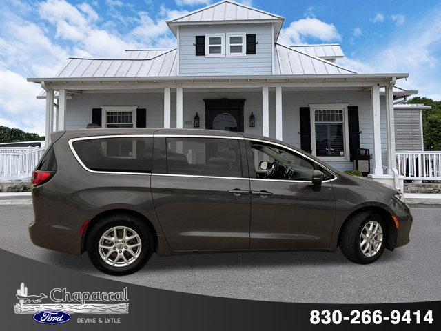 Used 2023 Chrysler Pacifica Touring-L FWD image 5