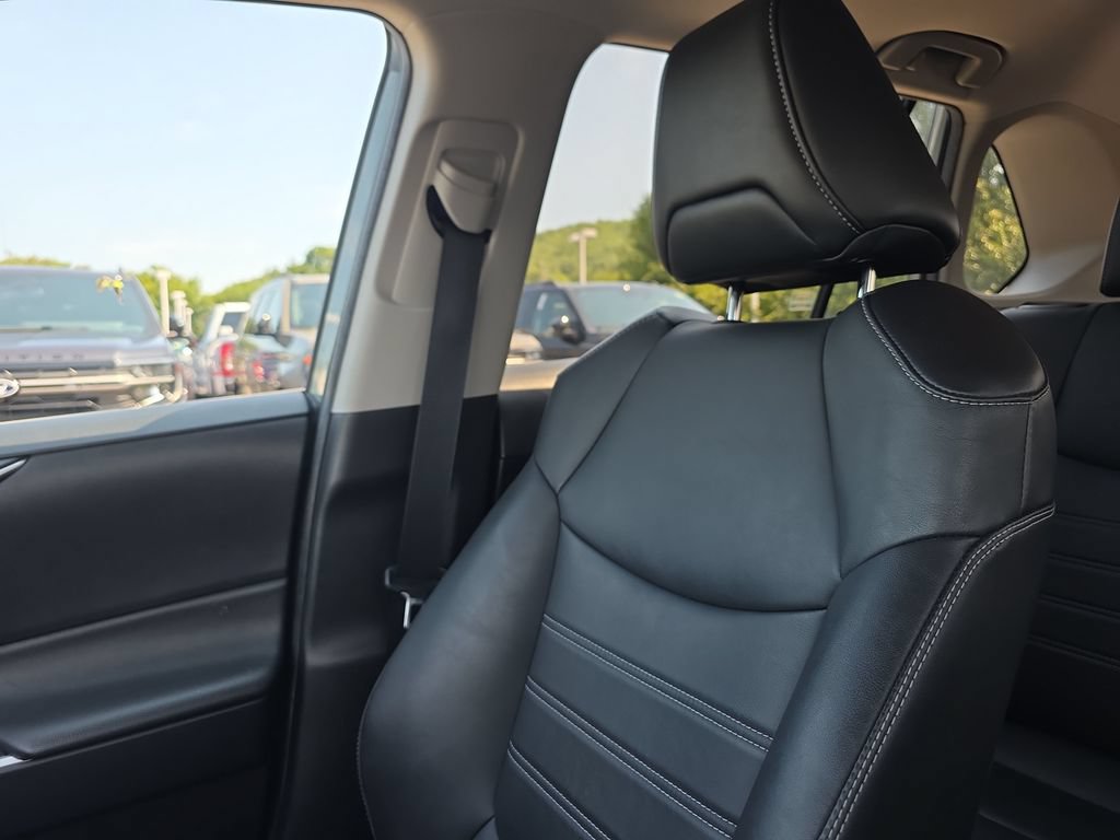 Used 2021 Toyota RAV4 XLE Premium AWD/4WD image 41