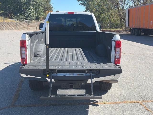 Certified 2022 Ford F250 Lariat w/ Lariat Ultimate Package AWD/4WD image 4