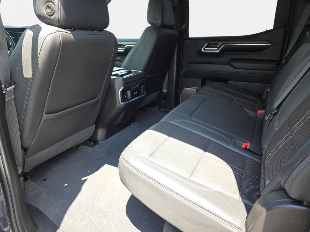 Used 2024 Chevrolet Silverado 1500 High Country w/ Z71 Off-Road Package AWD/4WD image 11