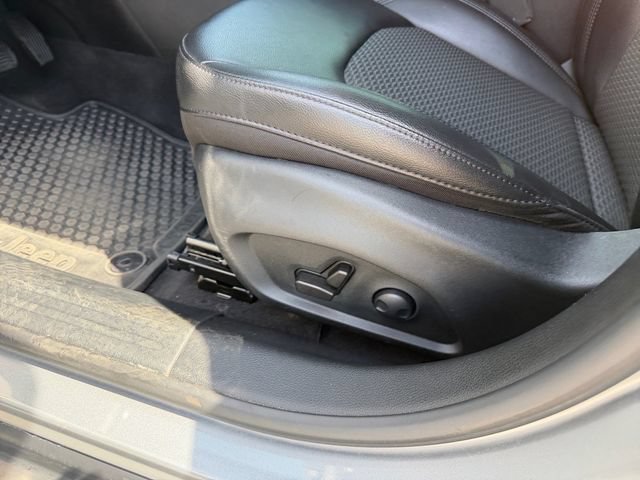 Used 2022 Jeep Compass Latitude w/ Convenience Group FWD image 11